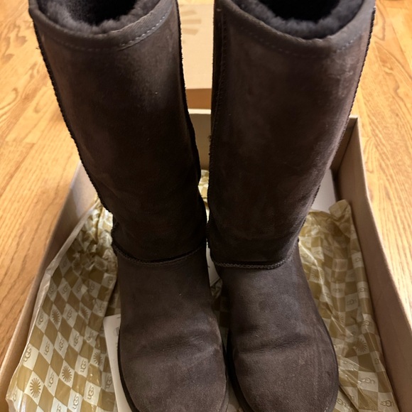 UGG classic tall boot in choco - Picture 2 of 6